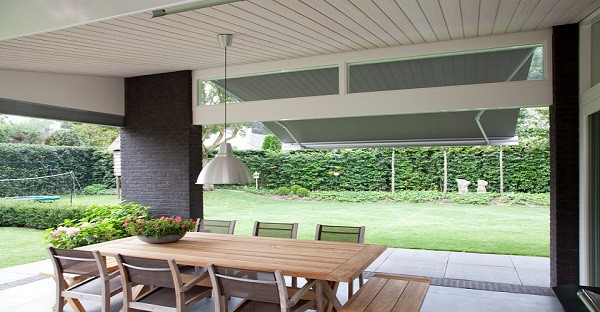 EL Zonwering en Kozijnen Knikarmscherm