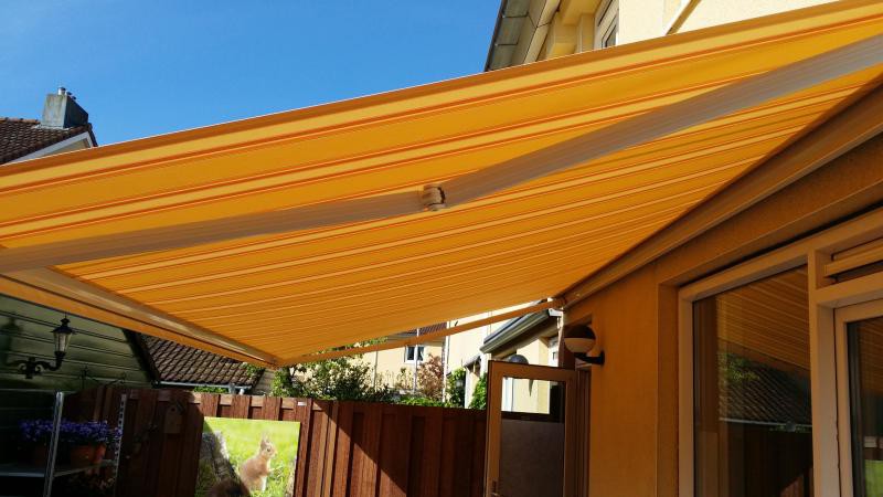 EL Zonwering en Kozijnen Knikarmscherm